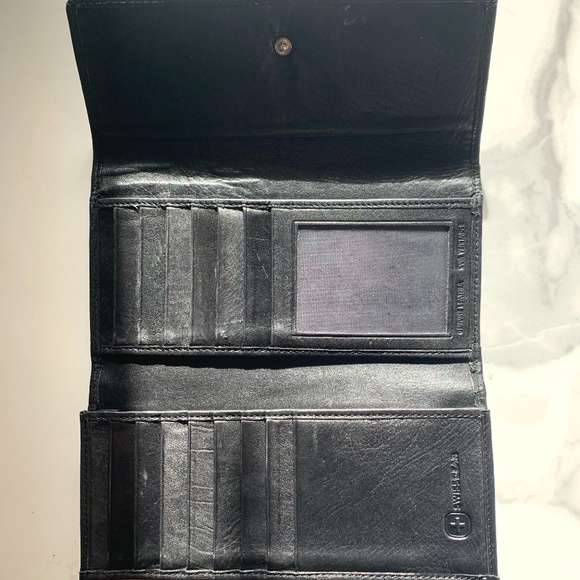 SwissGear | Wallet - Free with Purchase - Picture 3 of 6